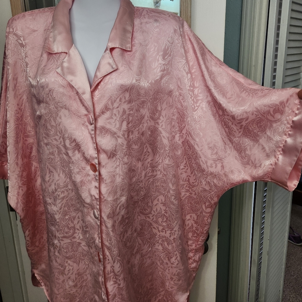 Womens Bath Robe. - Picture 2 of 6